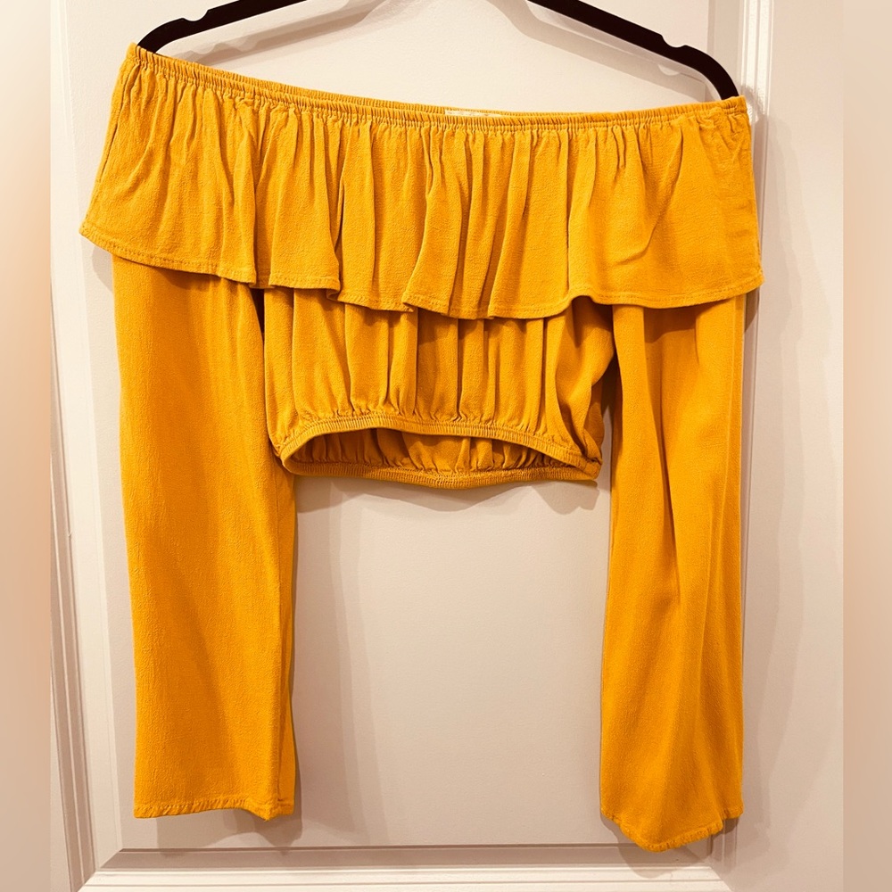 Off shoulder long sleeve crop top with ruffle fits like Medium